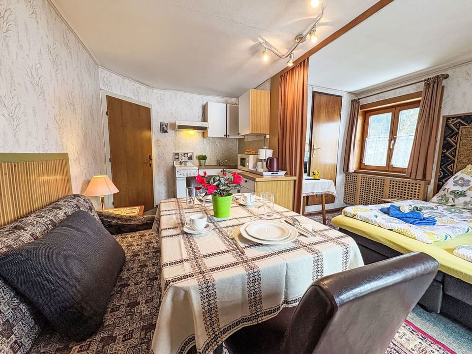 Furniture, Wood, Interior Design, Room, Floor, Home, Apartment, Couch, Living Room, Ceiling