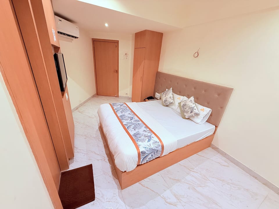 Deluxe Room | Premium bedding, memory foam beds, laptop workspace, free WiFi