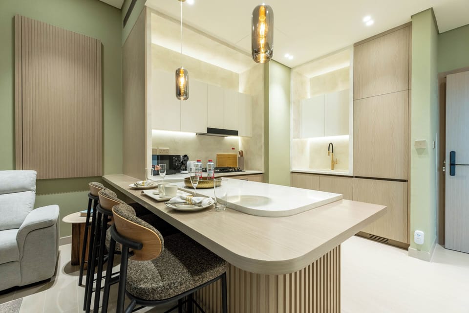 Deluxe Apartment, Balcony, City View | Private kitchen | Fridge, microwave, oven, stovetop