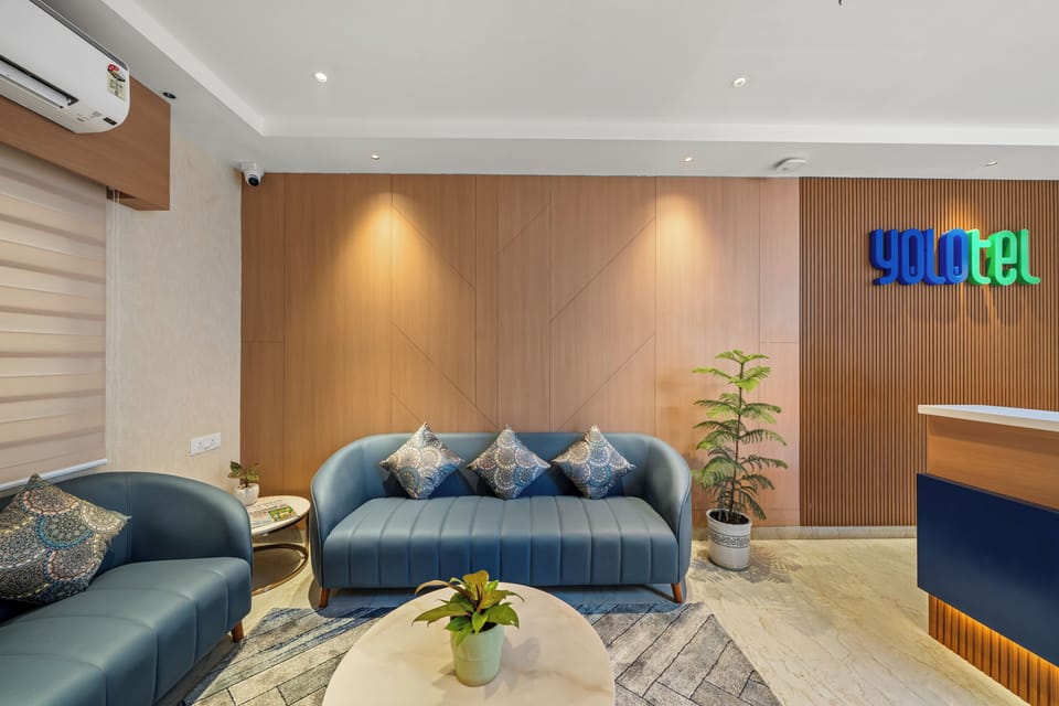 Deluxe Double or Twin Room | Living area