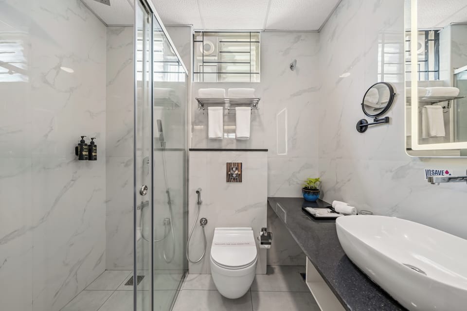 Premium Double Room | Bathroom | Free toiletries, hair dryer, towels, shampoo
