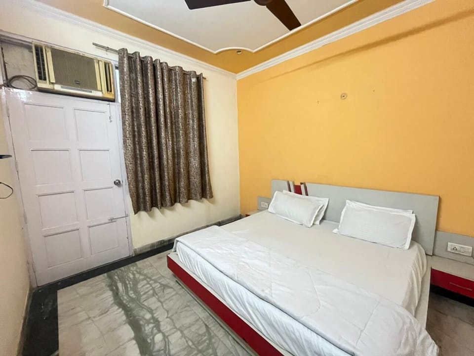 Deluxe Double Room, Balcony | Desk, free WiFi, bed sheets