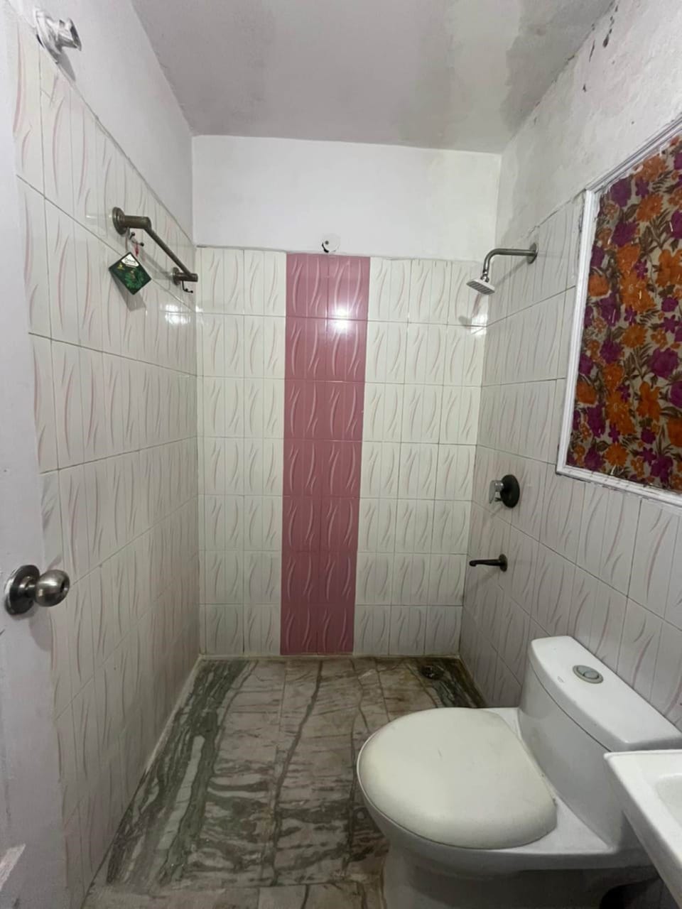 Deluxe Double Room, Balcony | Bathroom | Shower, towels, soap, toilet paper