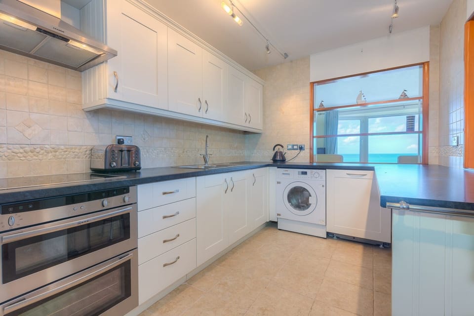 Dishwasher, cookware/dishes/utensils