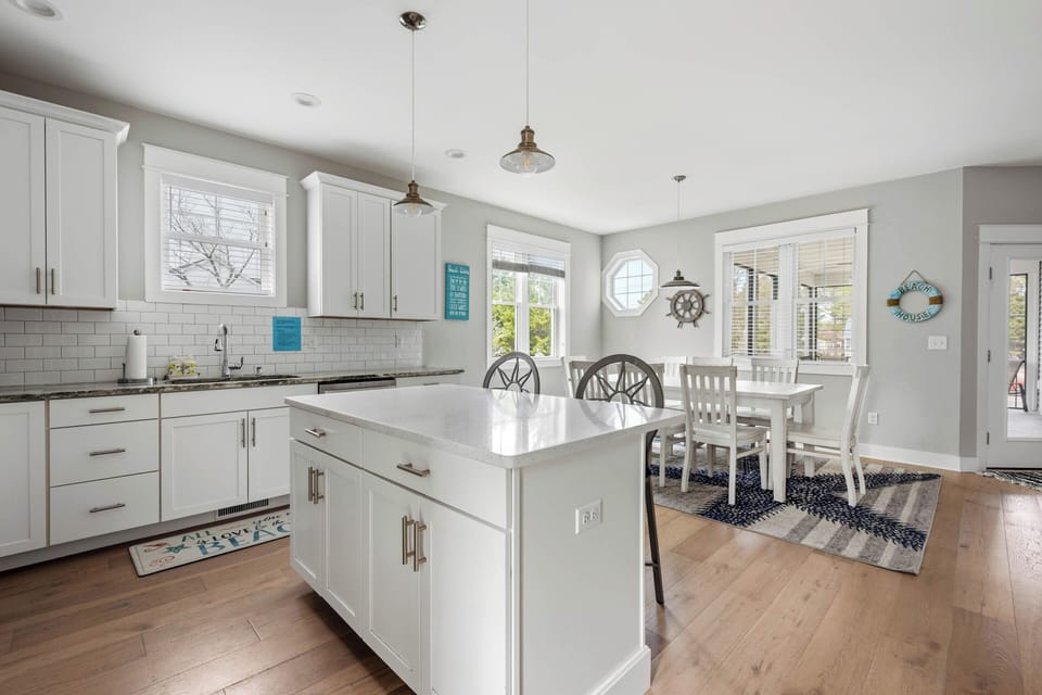 Kitchen & Dining Overview