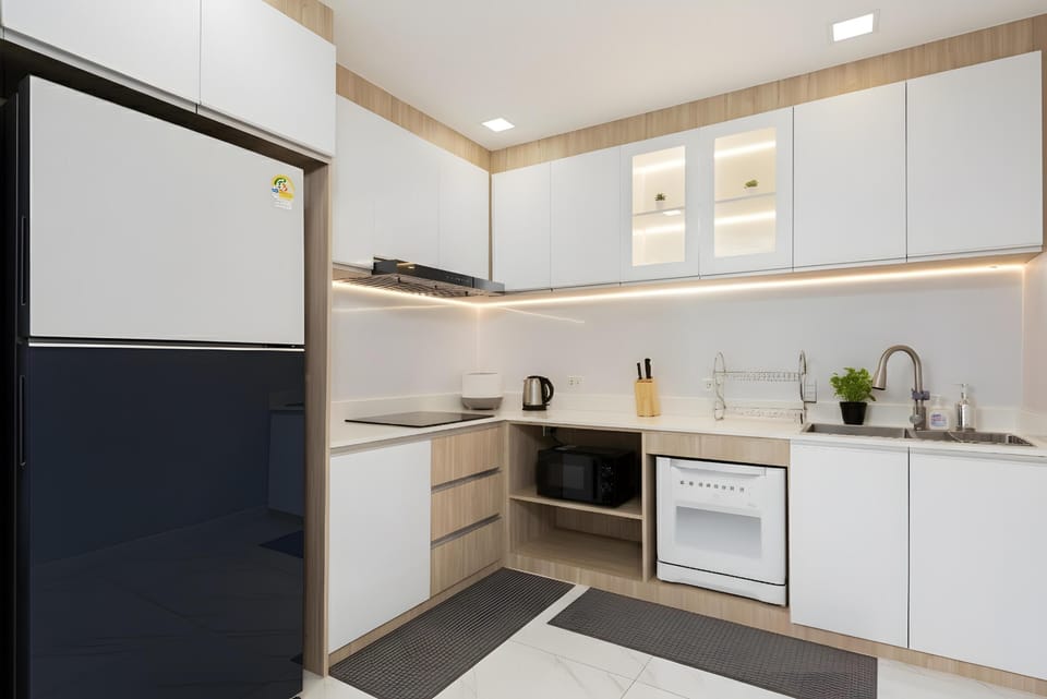 Deluxe Villa, City View | Private kitchen | Dining tables