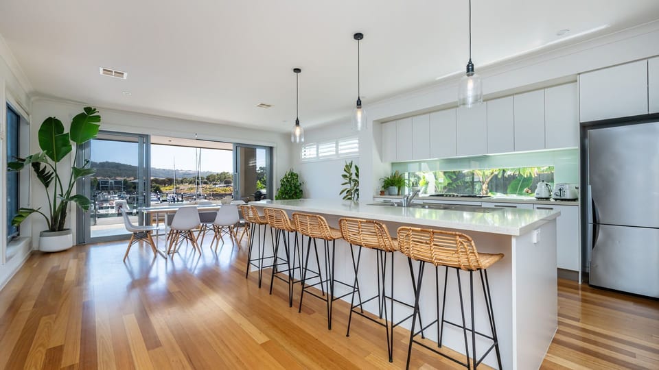 Full kitchen