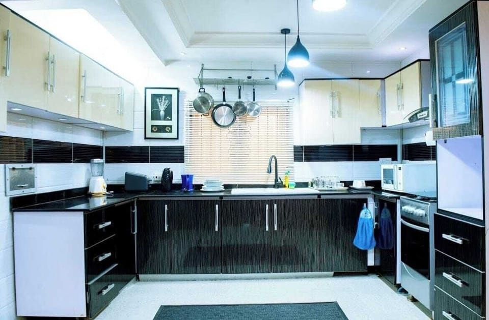 Economy Room, Balcony, City View | Private kitchen | Fridge, microwave, oven, stovetop