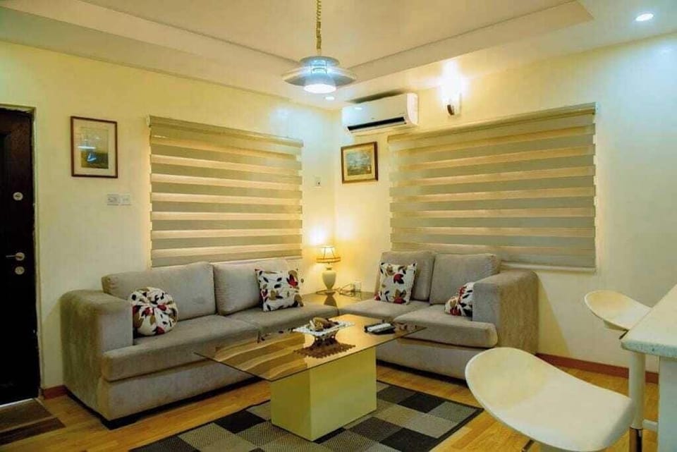 Economy Room, Balcony, City View | Living area