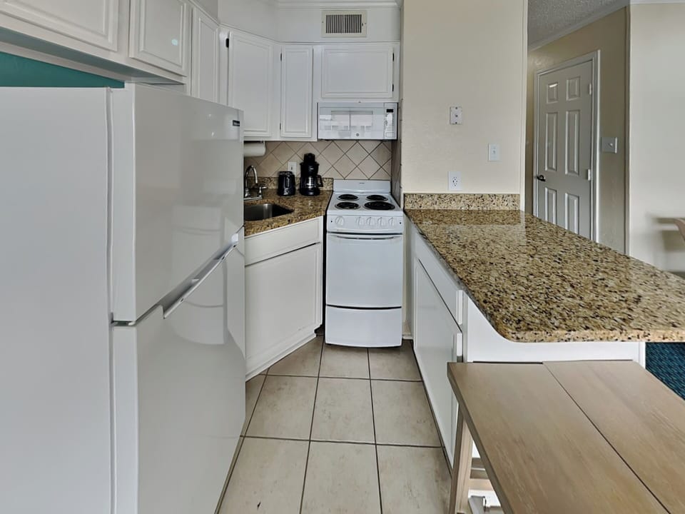 Full Kitchen
