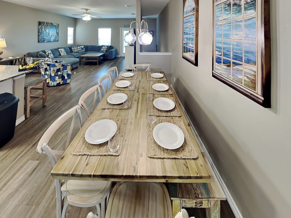 Dining Area - Seating for 10 - Third Floor
