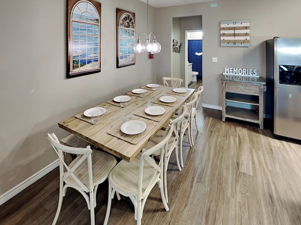 Dining Area - Seating for 10 - Third Floor