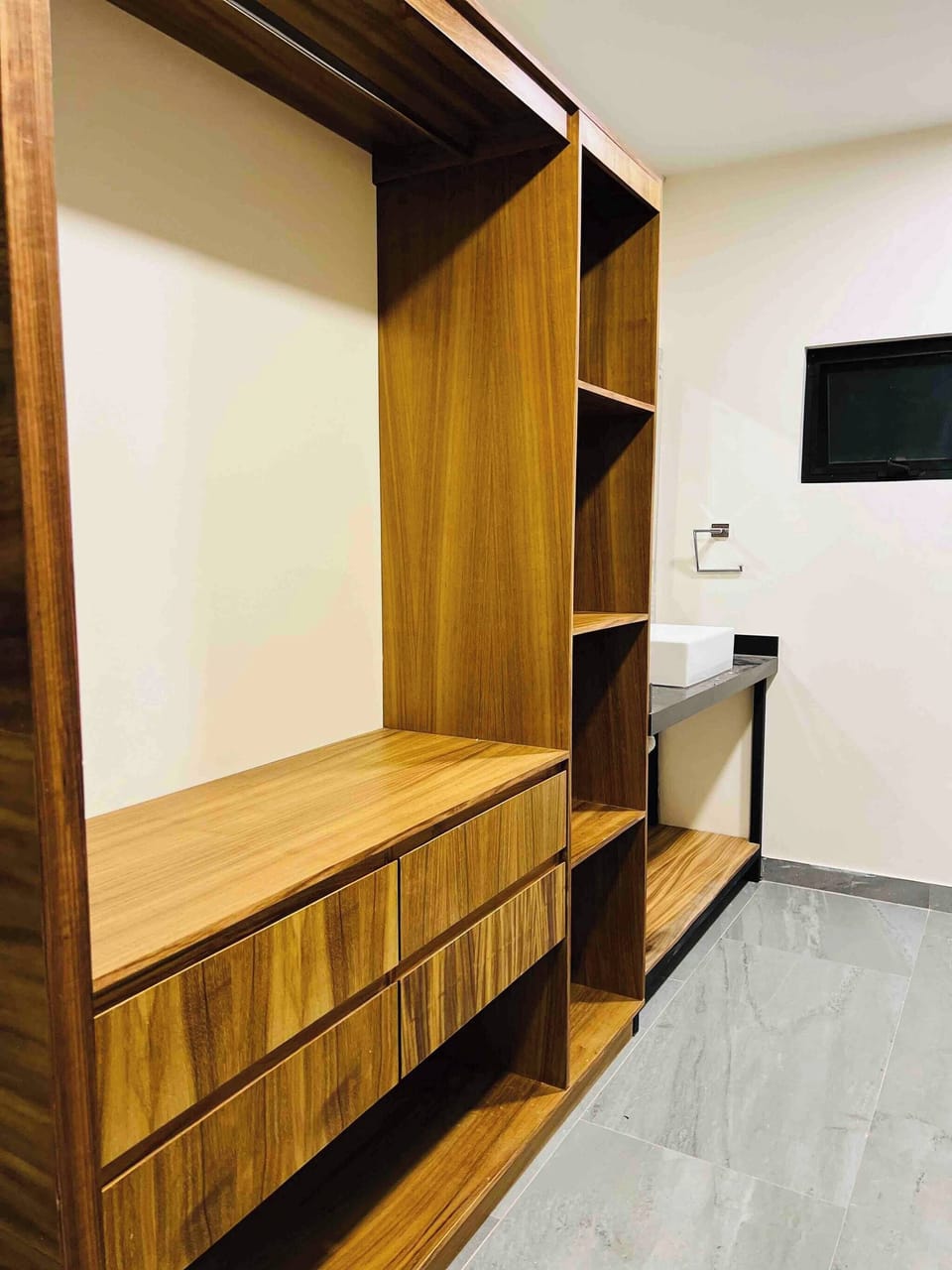 House, 4 Bedrooms, Private Pool, Lake View | Interior