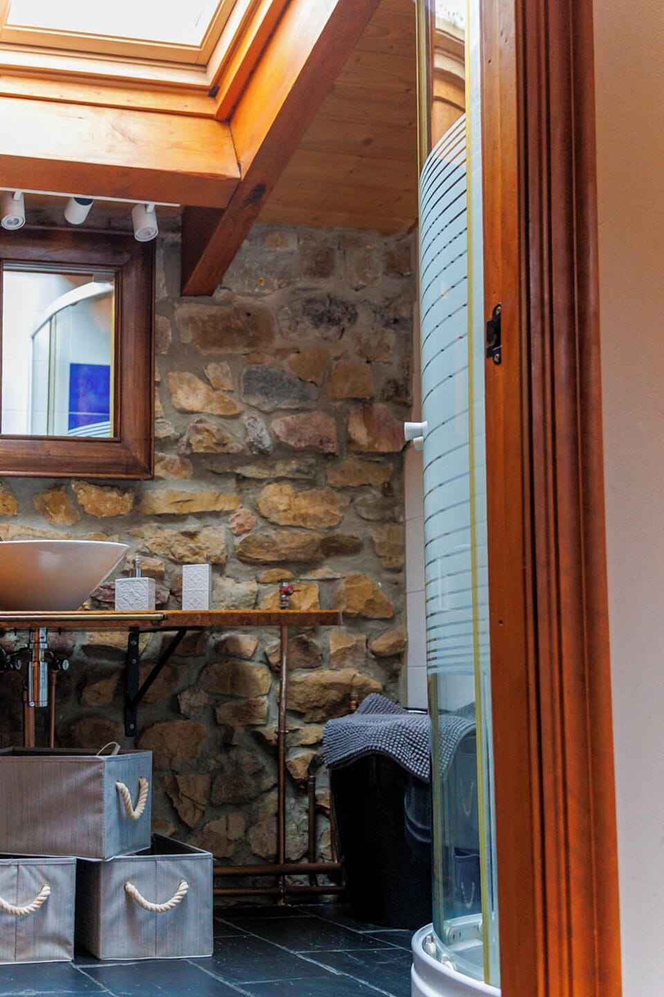 House, Balcony, Mountain View | Bathroom | Shower, free toiletries, hair dryer, towels