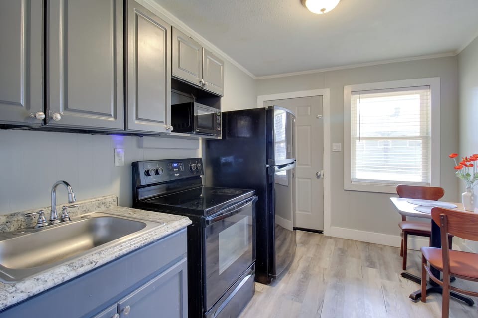 Kitchen & Dining