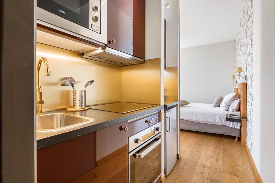 Deluxe Double Room, Balcony, Garden View | Private kitchen | Espresso maker, coffee/tea maker, electric kettle