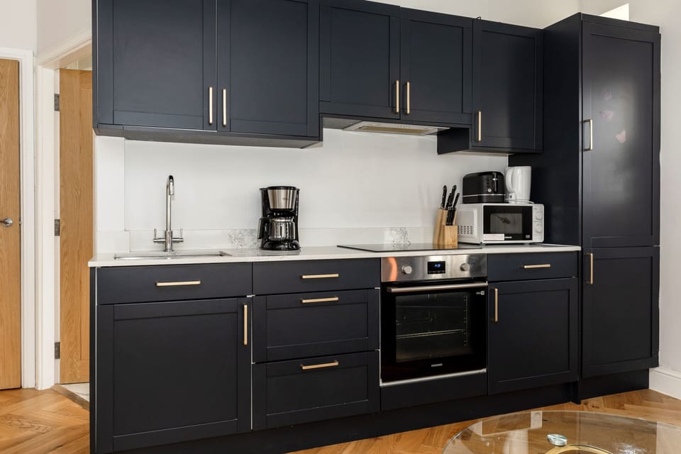 Standard Apartment, Private Bathroom, City View | Private kitchen | Full-size fridge, microwave, oven, stovetop