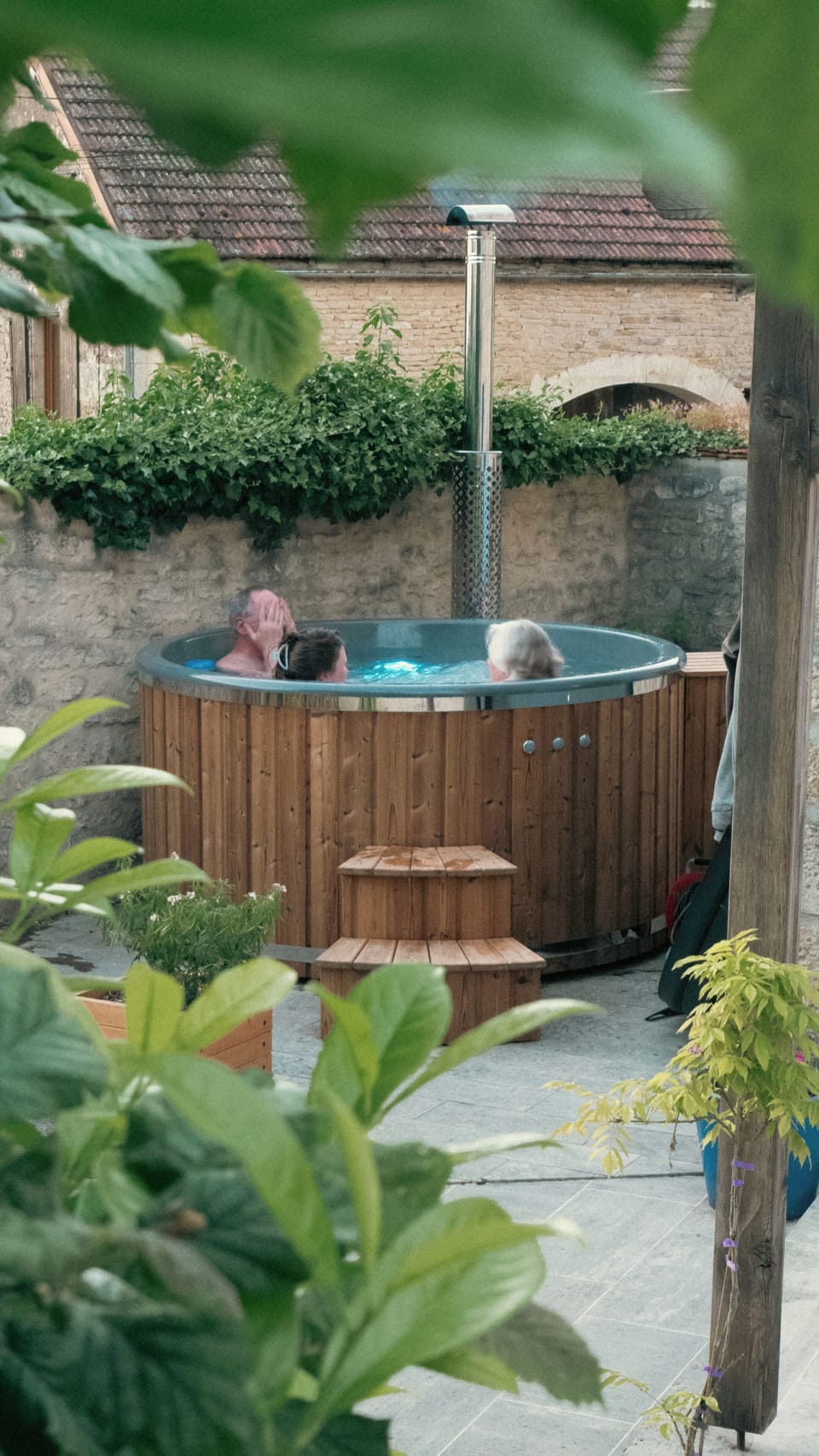Outdoor spa tub
