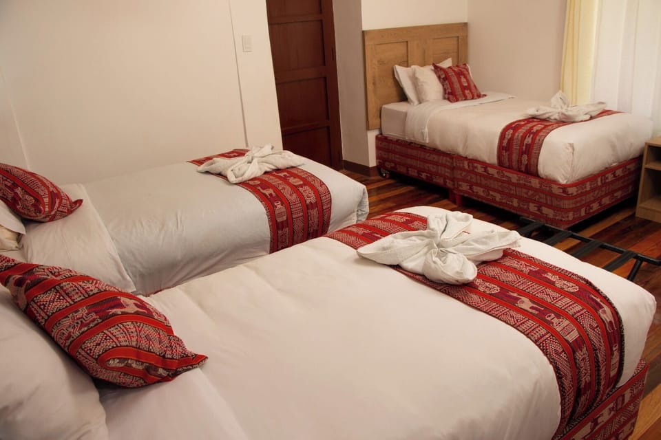 Comfort Triple Room | Hypo-allergenic bedding available, down comforters, desk