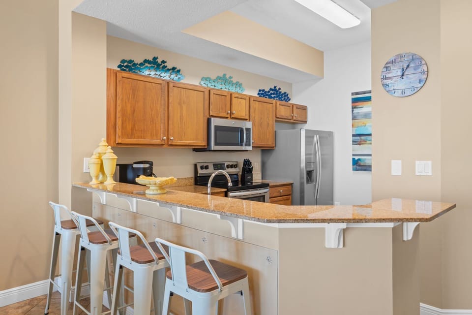 Fully Equipped Kitchen - extra seating - great for preparing any meals