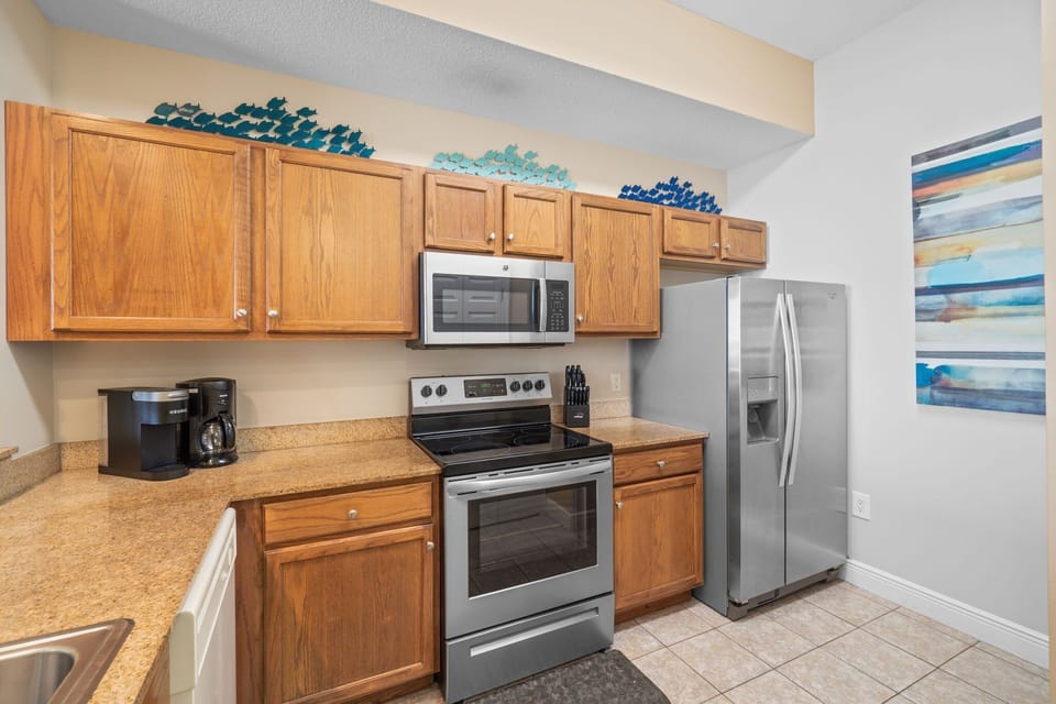 Fully Equipped Kitchen - extra seating - great for preparing any meals
