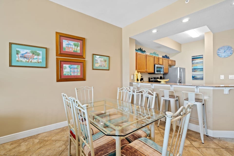 Dining Table - extra seating at Kitchen counter