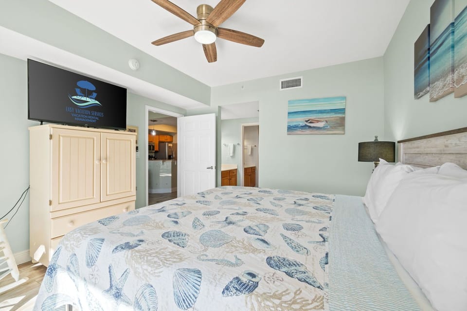Master Bedroom - King Bed - Beach Front View - Patio Access - Smart TV & Cable - Attached Bathroom