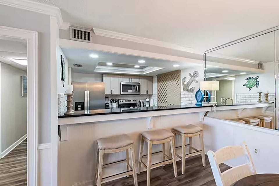 Condo, Multiple Beds (Moondrifter 205) | Private kitchen