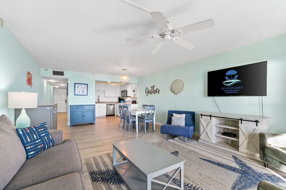 Living Room - Smart TV - Balcony Access - Ceiling Fan - Gulf Views