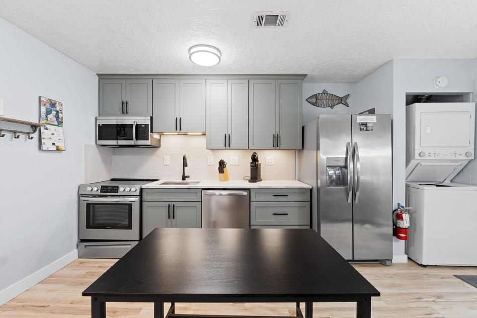 Dining Area & Fully Equipped Kitchen