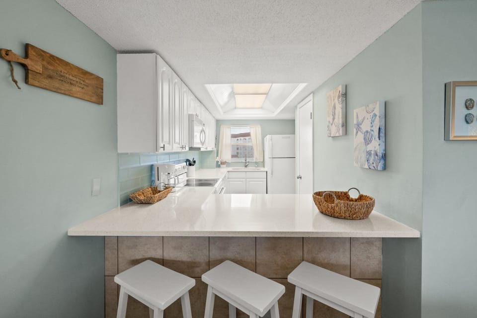 Fully Equipped Kitchen with Additional Seating