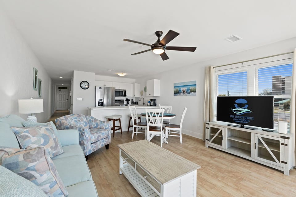 Living Area - Gulf Front - Balcony Access - Smart TV - Queen Sleeper Sofa - Linens Provided