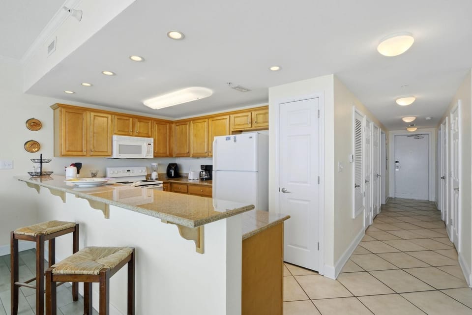 Condo, Multiple Beds (Sanibel 1204) | Private kitchen | Oven, toaster