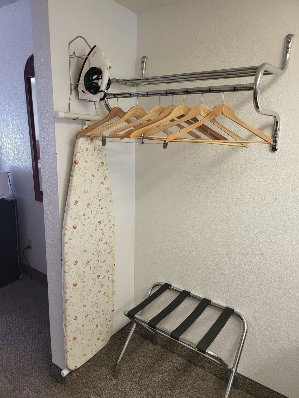 Iron/ironing board, free WiFi, bed sheets
