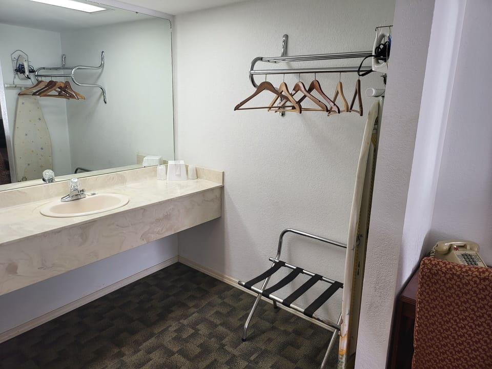 Combined shower/tub, deep soaking tub, hydromassage showerhead