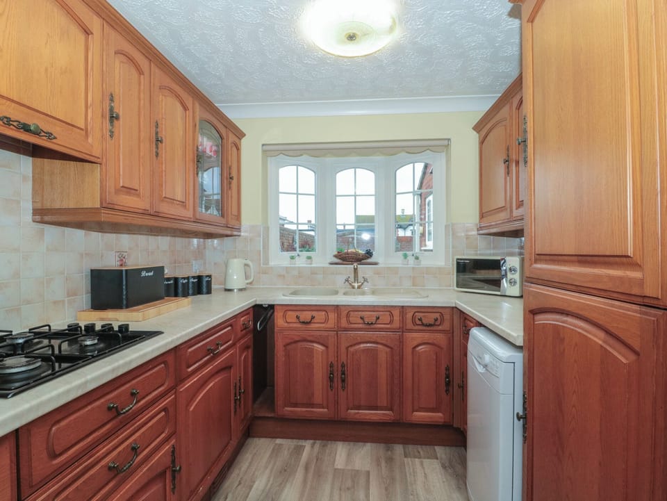 Dishwasher, cookware/dishes/utensils
