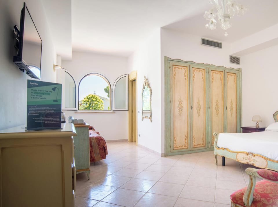 Standard Triple Room | Minibar, WiFi (free), bed sheets