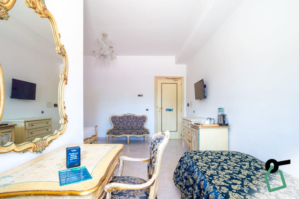 Standard Triple Room | Minibar, WiFi (free), bed sheets