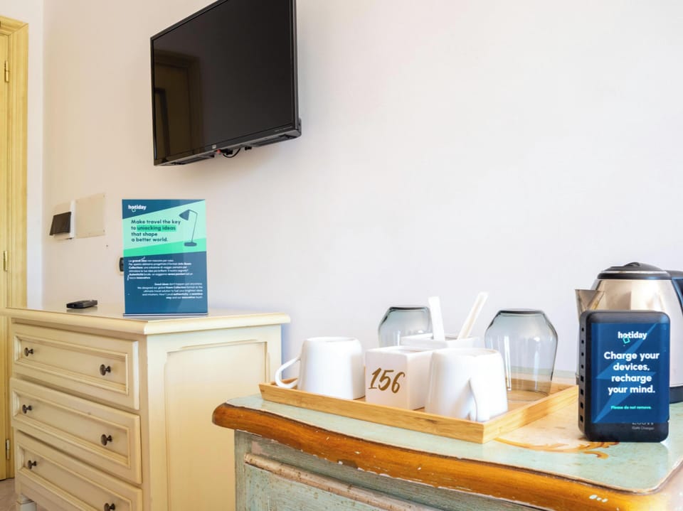 Standard Triple Room | Minibar, WiFi (free), bed sheets
