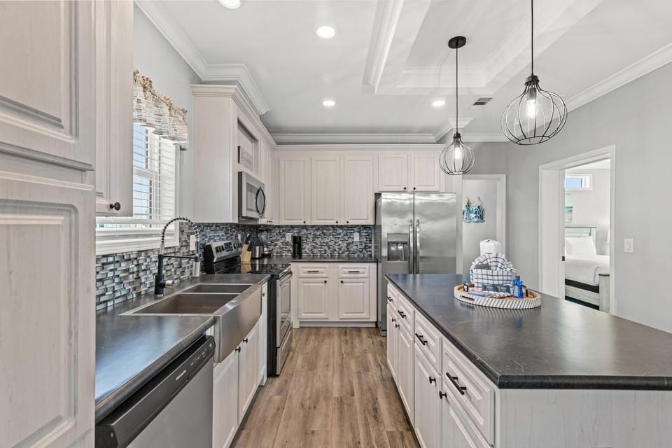 House | Private kitchen | Full-size fridge, microwave, oven, stovetop