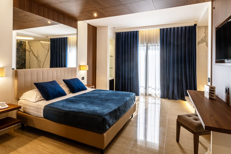 Superior Suite, Hot Tub | Premium bedding, minibar, in-room safe, desk