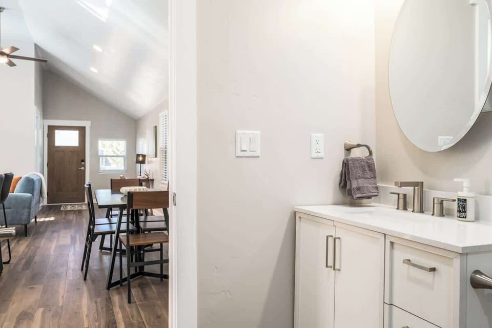 #StayInMyDistrict #BookDirect