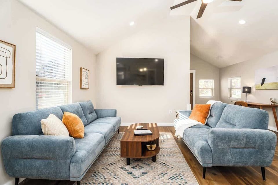 #StayInMyDistrict #BookDirect