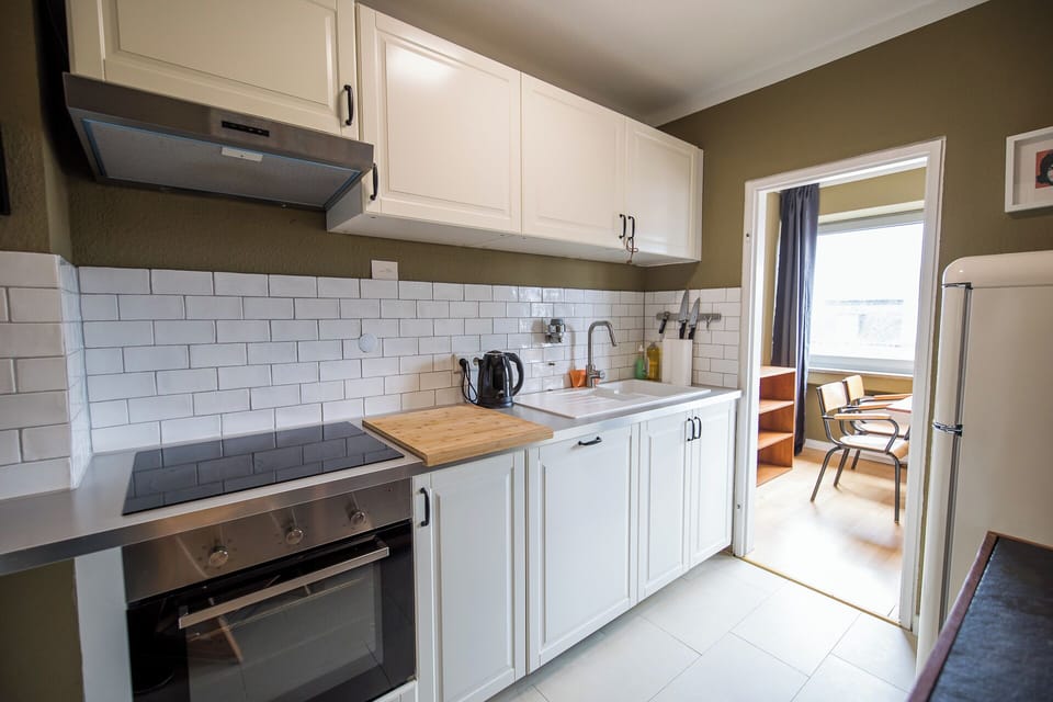 Family Apartment | Private kitchen | Fridge, oven, stovetop, cookware/dishes/utensils