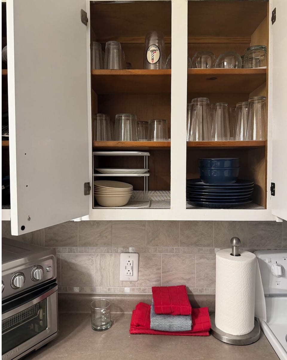 Well stocked kitchen - pans, utensils, wine glasses, etc. just like home
