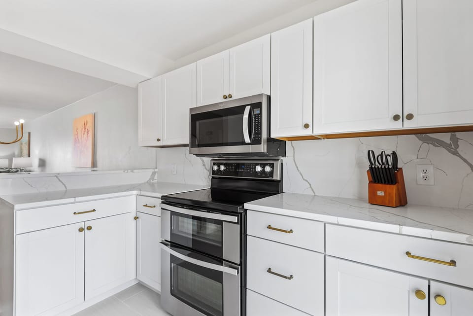 Full kitchen