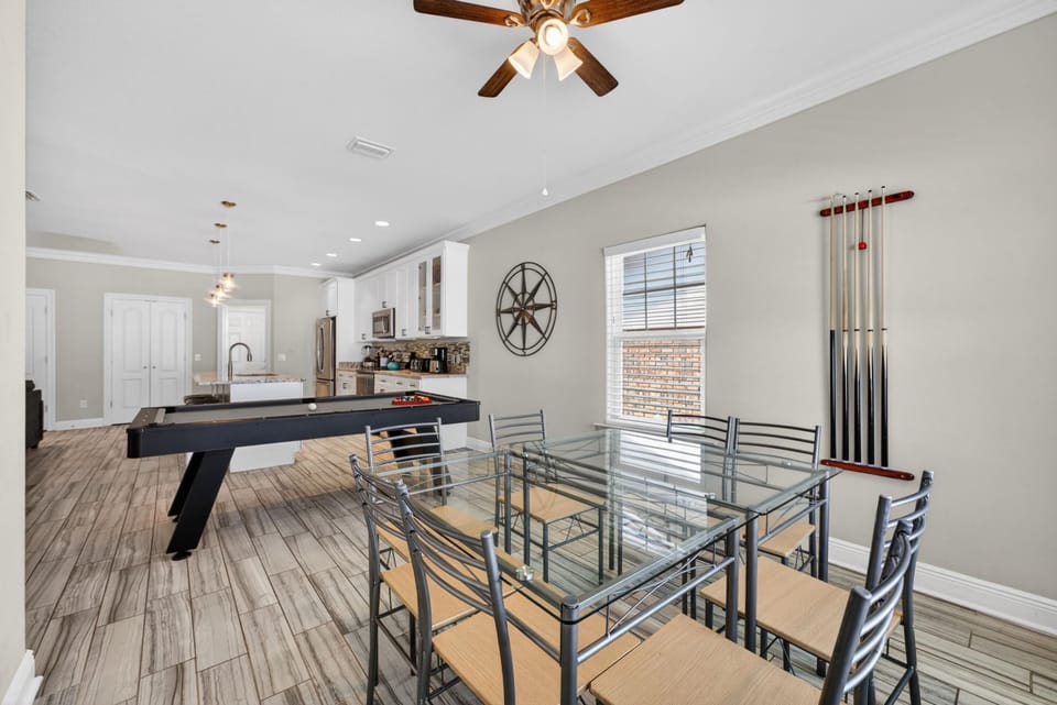 House | In-room dining