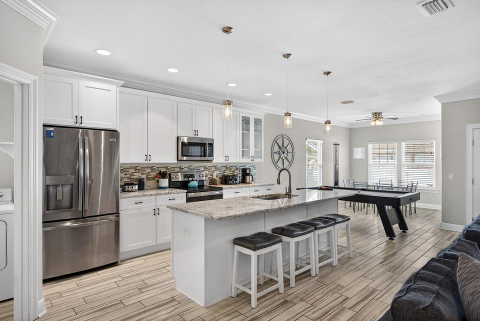 House | Private kitchen | Full-size fridge, microwave, oven, stovetop