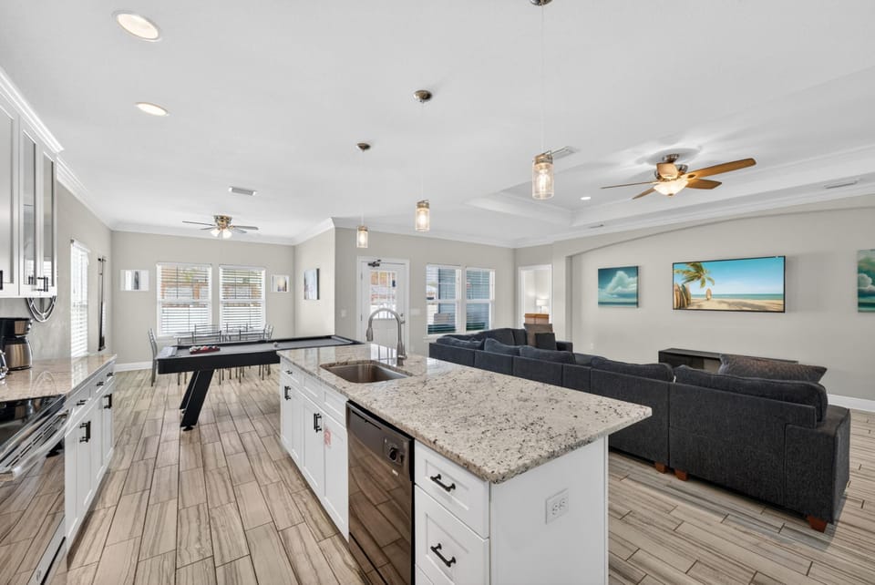 House | Private kitchen | Full-size fridge, microwave, oven, stovetop