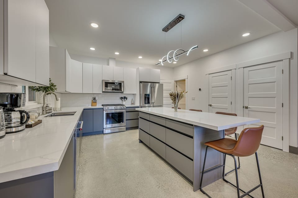 Kitchen | Dishwasher | Electric Kettle | 1st Floor